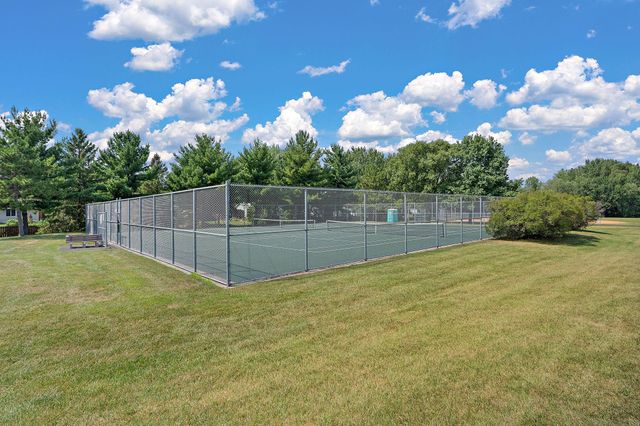 1694 Hinton Trail N, Oakdale, MN 55128