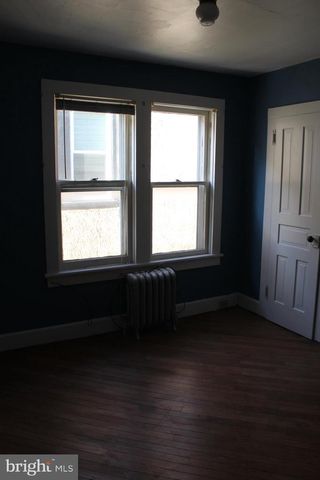 8 N LOCUST ST, Coal Township, PA 17866