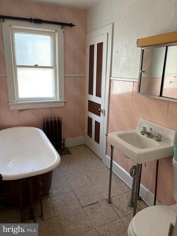 8 N LOCUST ST, Coal Township, PA 17866