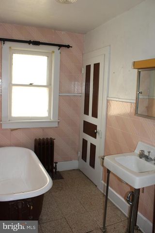 8 N LOCUST ST, Coal Township, PA 17866