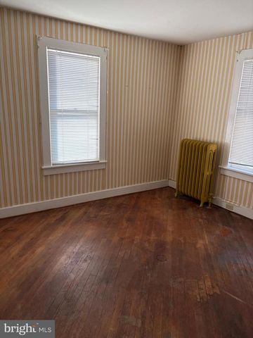 8 N LOCUST ST, Coal Township, PA 17866