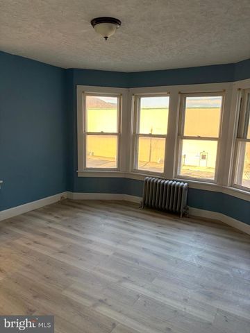 8 N LOCUST ST, Coal Township, PA 17866