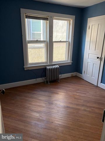 8 N LOCUST ST, Coal Township, PA 17866