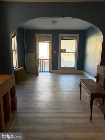 8 N LOCUST ST, Coal Township, PA 17866