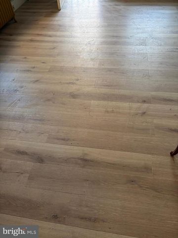 8 N LOCUST ST, Coal Township, PA 17866