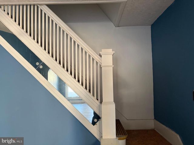 8 N LOCUST ST, Coal Township, PA 17866