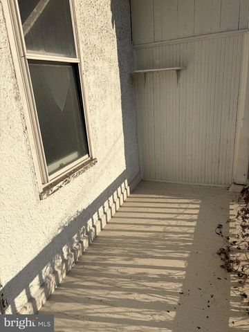 8 N LOCUST ST, Coal Township, PA 17866