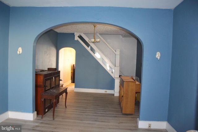 8 N LOCUST ST, Coal Township, PA 17866