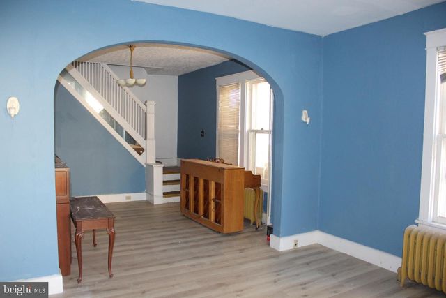 8 N LOCUST ST, Coal Township, PA 17866