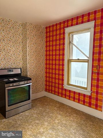 8 N LOCUST ST, Coal Township, PA 17866