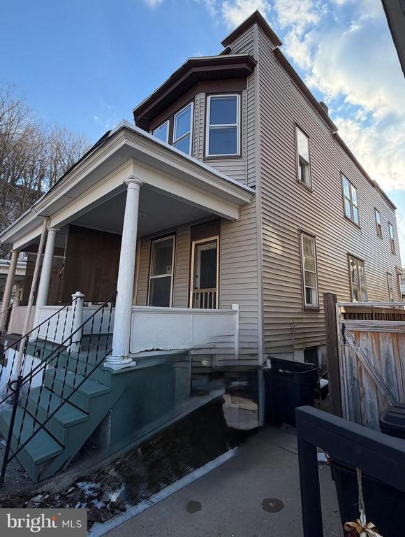 8 N LOCUST ST, Coal Township, PA 17866