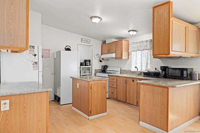 9156 Winter Gardens Blvd, Lakeside, CA 92040