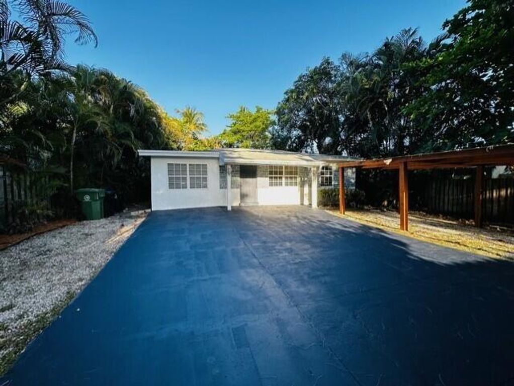 1660 SW 28th Avenue, Fort Lauderdale, FL 33312