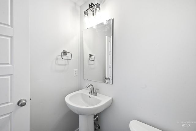 6617 W Plateau Creek Dr, Meridian, ID 83646