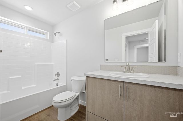 6617 W Plateau Creek Dr, Meridian, ID 83646