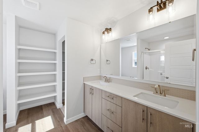 6617 W Plateau Creek Dr, Meridian, ID 83646