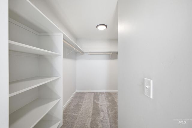 6617 W Plateau Creek Dr, Meridian, ID 83646