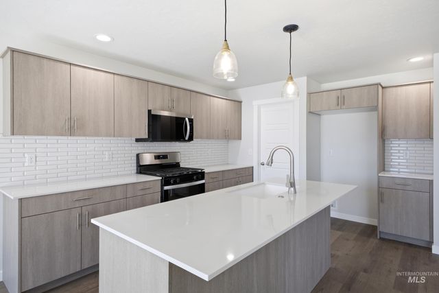 6617 W Plateau Creek Dr, Meridian, ID 83646