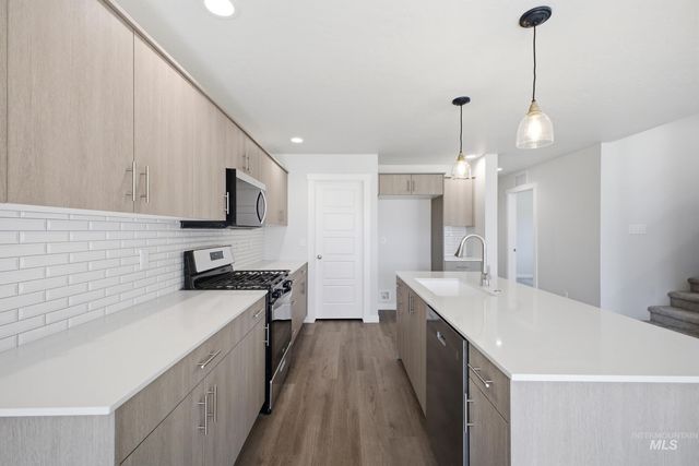 6617 W Plateau Creek Dr, Meridian, ID 83646