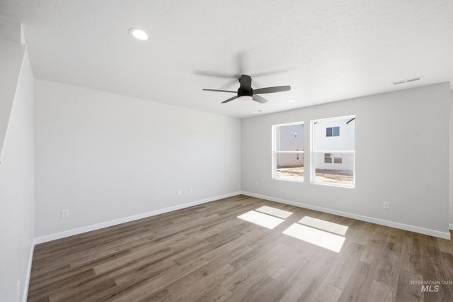 6617 W Plateau Creek Dr, Meridian, ID 83646