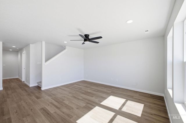 6617 W Plateau Creek Dr, Meridian, ID 83646