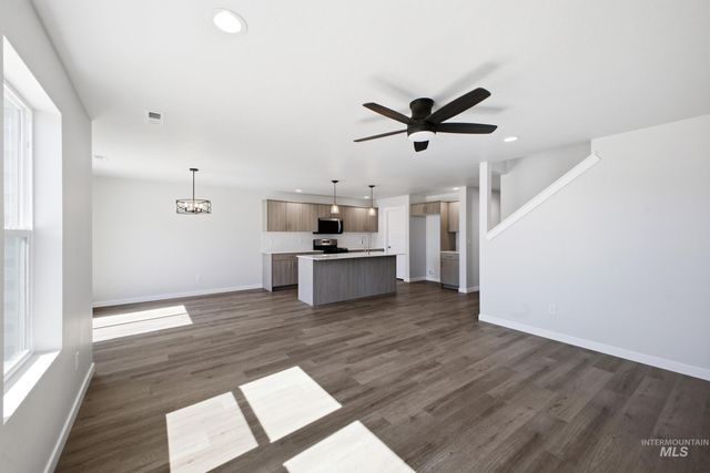 6617 W Plateau Creek Dr, Meridian, ID 83646