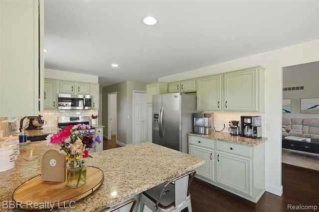 26796 Arcadia Drive, Flat Rock, MI 48134