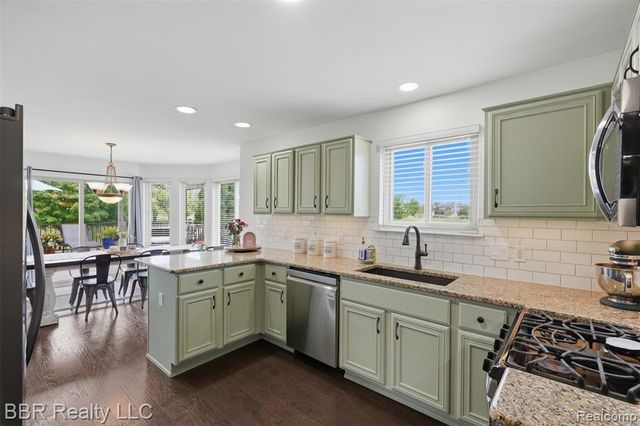 26796 Arcadia Drive, Flat Rock, MI 48134
