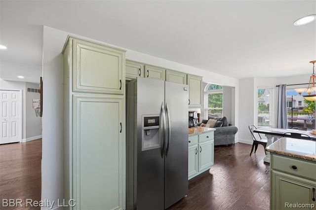 26796 Arcadia Drive, Flat Rock, MI 48134
