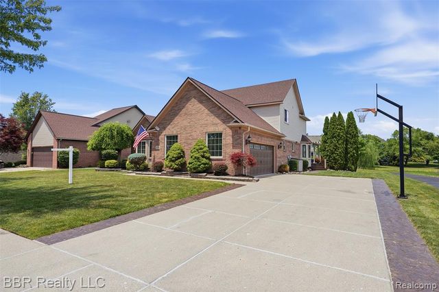 26796 Arcadia Drive, Flat Rock, MI 48134