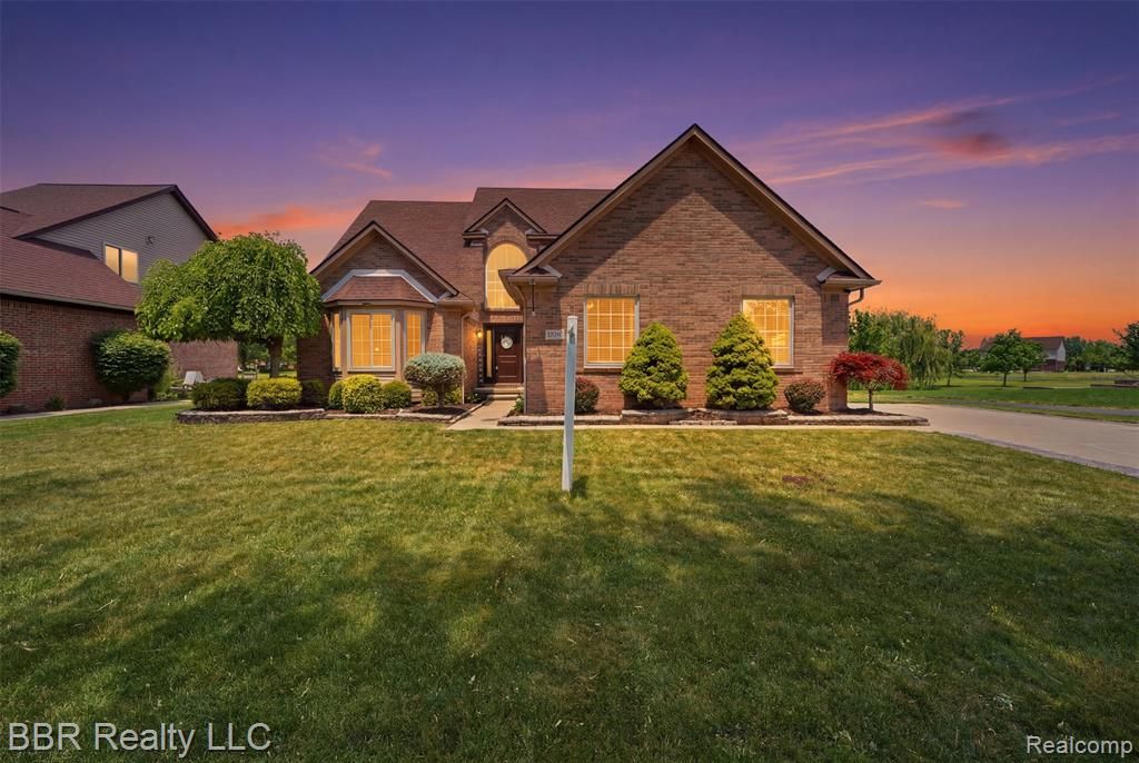 26796 Arcadia Drive, Flat Rock, MI 48134