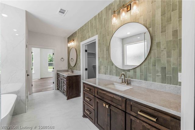 1905 Queensbury Way, Fort Smith, AR 72908