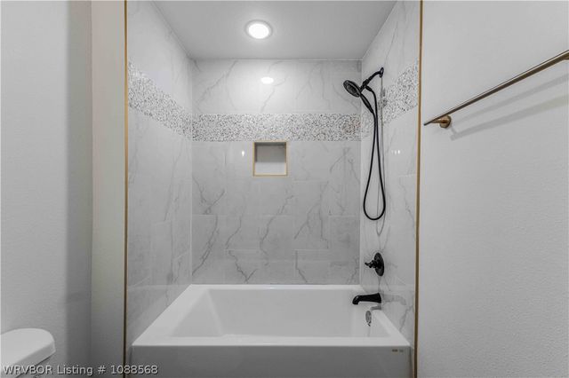 1905 Queensbury Way, Fort Smith, AR 72908