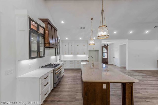 1905 Queensbury Way, Fort Smith, AR 72908