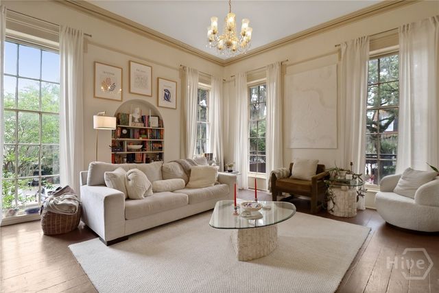 24 E Jones Street, Savannah, GA 31401