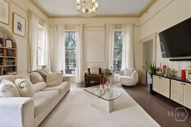 24 E Jones Street, Savannah, GA 31401