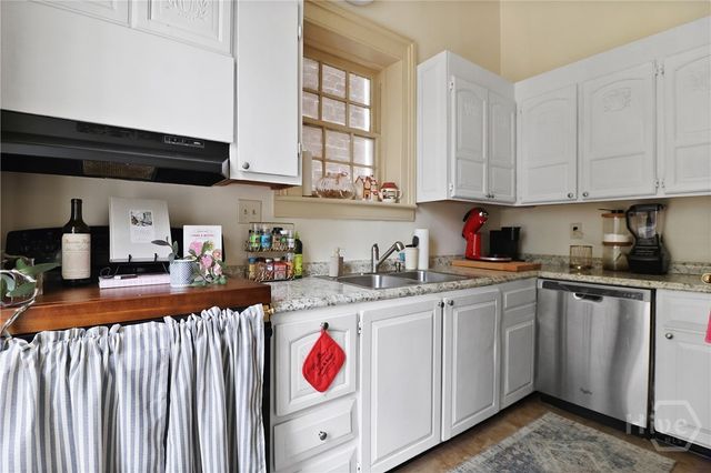 24 E Jones Street, Savannah, GA 31401