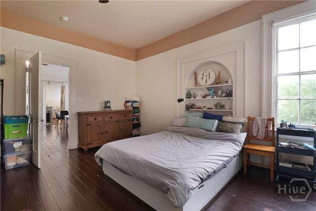 24 E Jones Street, Savannah, GA 31401