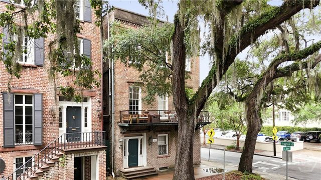24 E Jones Street, Savannah, GA 31401