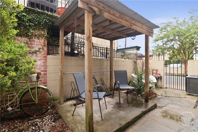 24 E Jones Street, Savannah, GA 31401