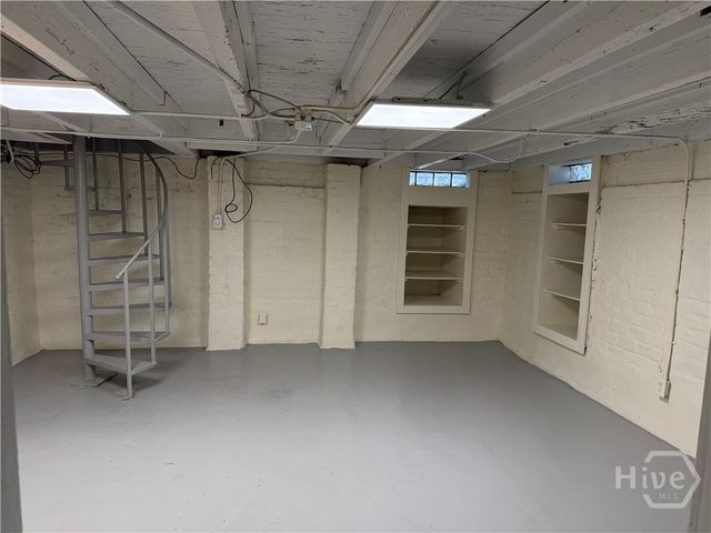 24 E Jones Street, Savannah, GA 31401