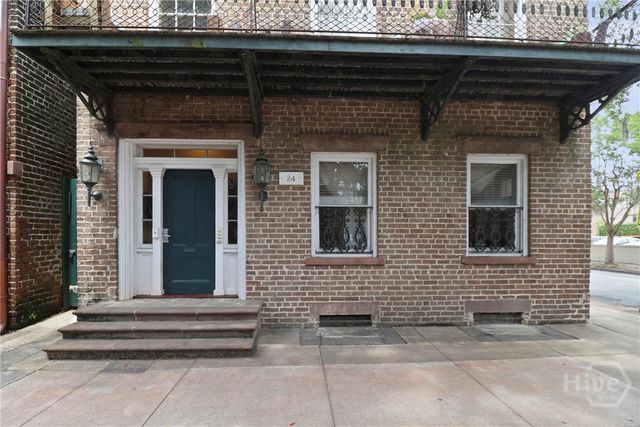 24 E Jones Street, Savannah, GA 31401