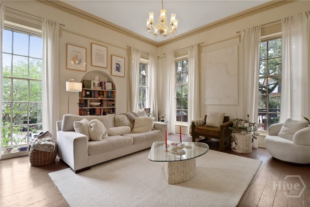 Image 10 of property listing at 24 E Jones Street, Savannah, GA 31401