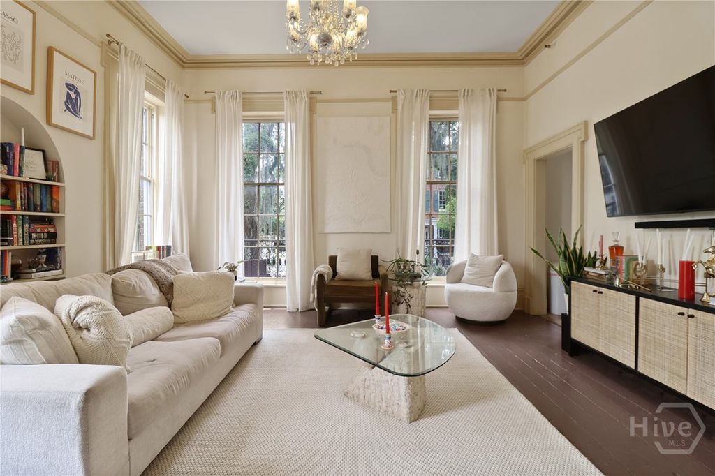 Image 11 of property listing at 24 E Jones Street, Savannah, GA 31401