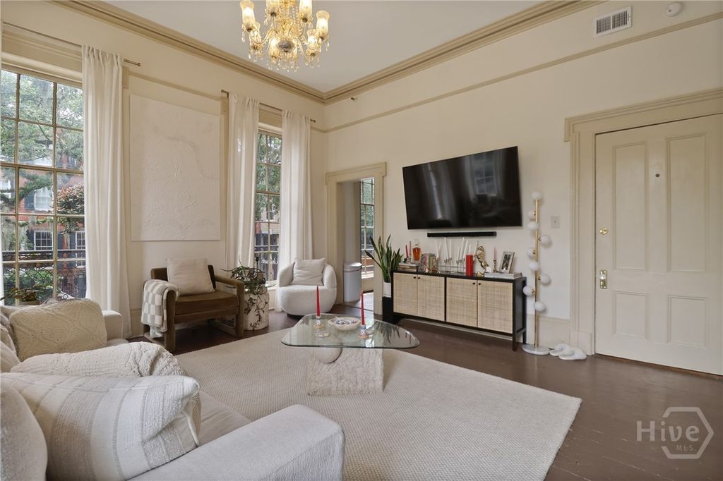 Image 12 of property listing at 24 E Jones Street, Savannah, GA 31401