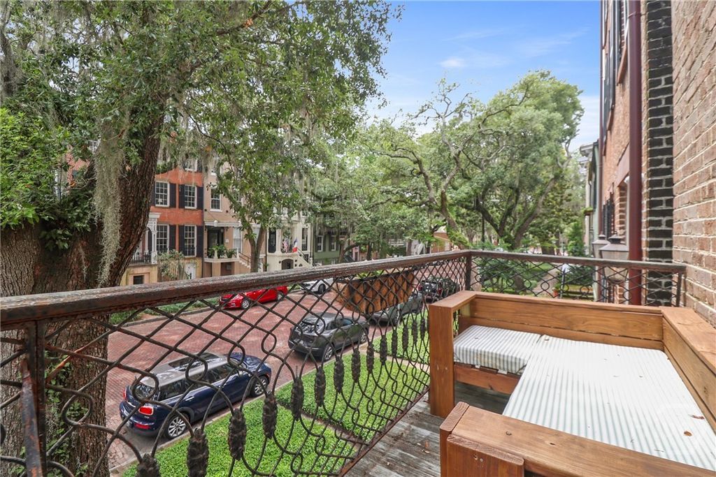 Image 19 of property listing at 24 E Jones Street, Savannah, GA 31401