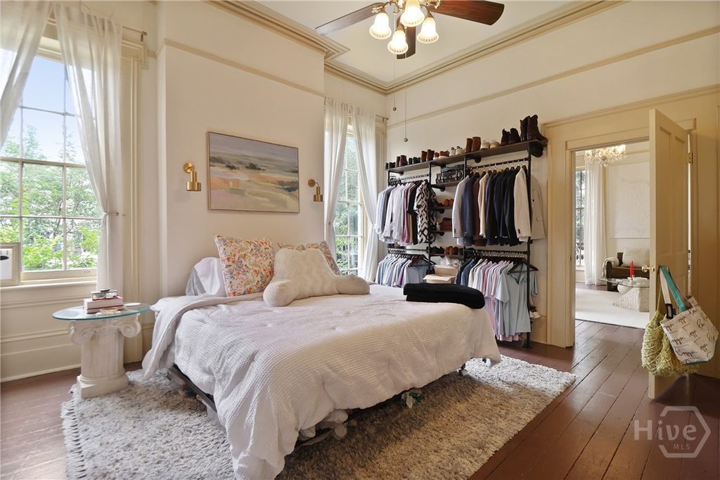 Image 21 of property listing at 24 E Jones Street, Savannah, GA 31401