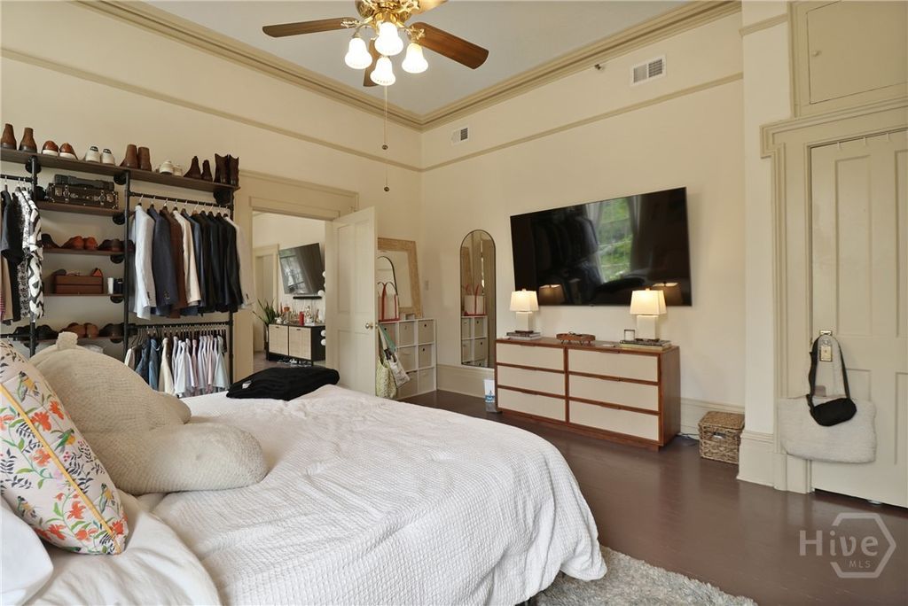 Image 22 of property listing at 24 E Jones Street, Savannah, GA 31401