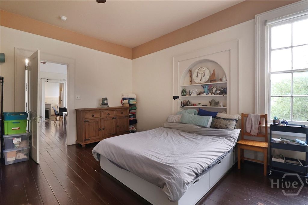 Image 30 of property listing at 24 E Jones Street, Savannah, GA 31401