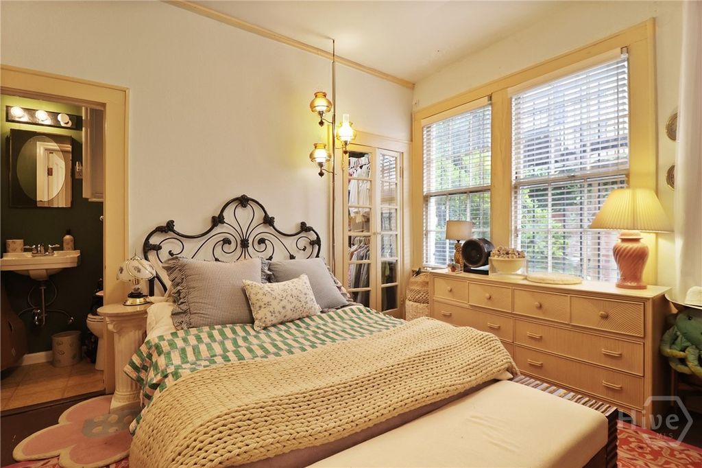 Image 40 of property listing at 24 E Jones Street, Savannah, GA 31401